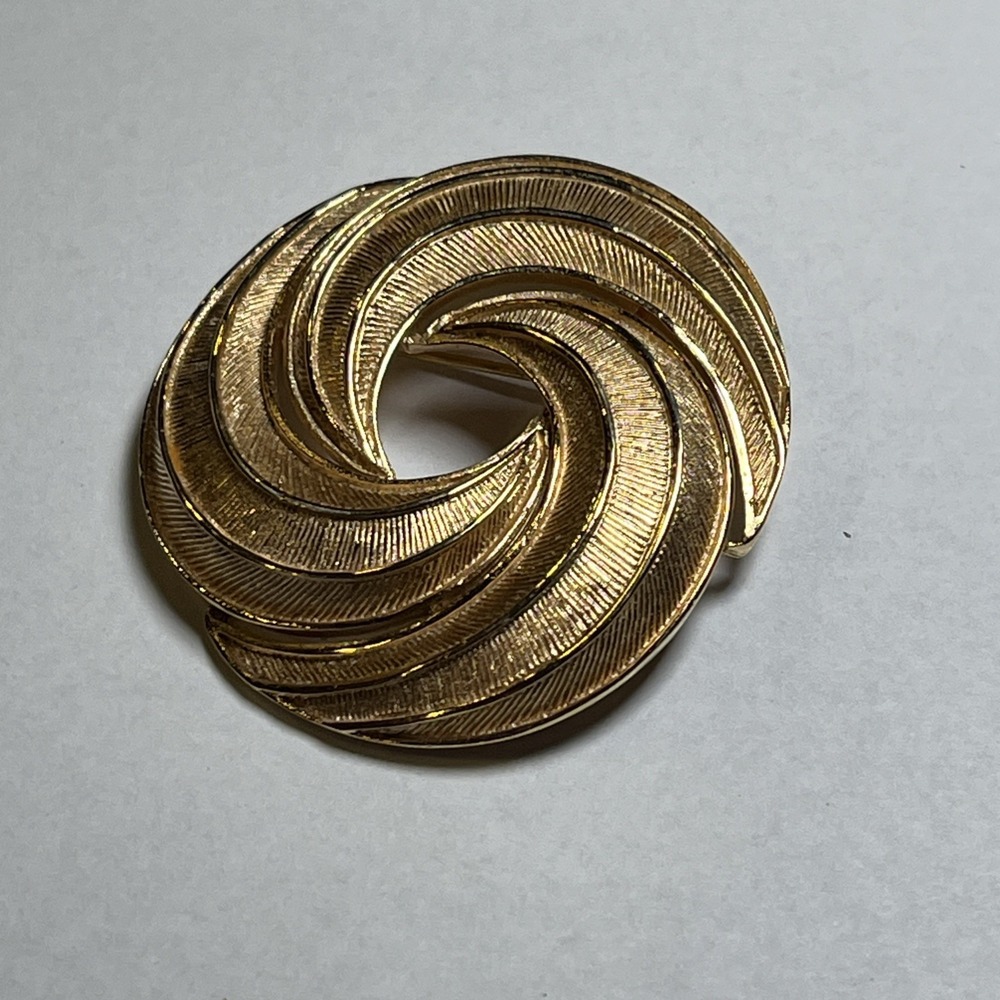 Swirl Etched TRIFARI Vintage Gold Pin Brooch